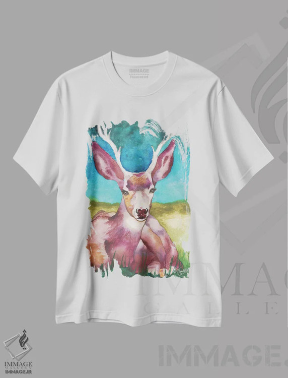 تیشرت سفید طرح دار گوزن نر در مزرعه ۱، مدیوم اثر الیزابت مدلی | فروشگاه ایماژ