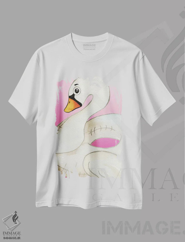 تیشرت سفید طرح دار قو شناور روی پس زمینهٔ صورتی، مدیوم اثر الیزابت مدلی | فروشگاه ایماژ