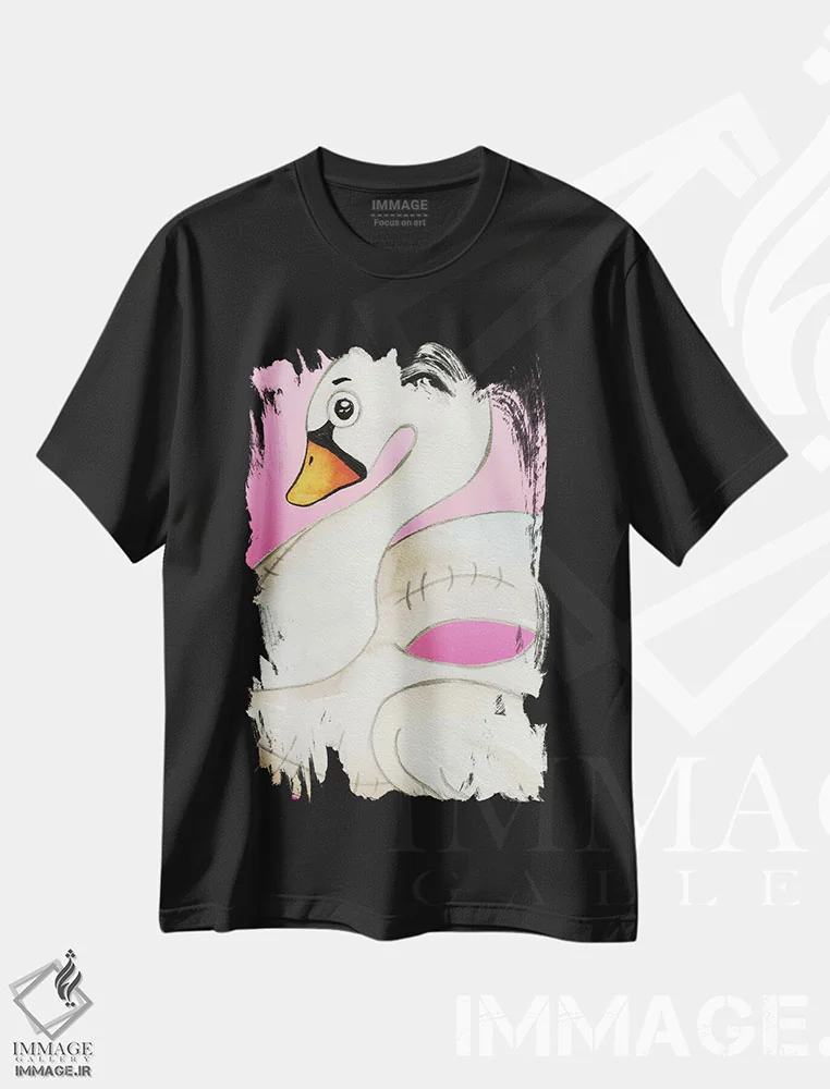 تیشرت مشکی طرح دار قو شناور روی پس زمینهٔ صورتی، مدیوم اثر الیزابت مدلی | immage.ir