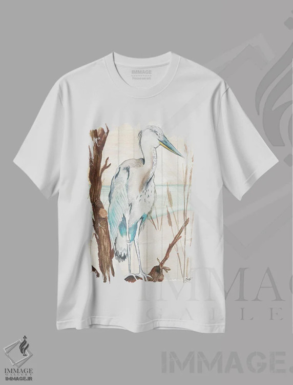 تیشرت سفید طرح دار حواصیل روی شاخه ۱، دکور ساحلی اثر الیزابت مدلی | immage.ir