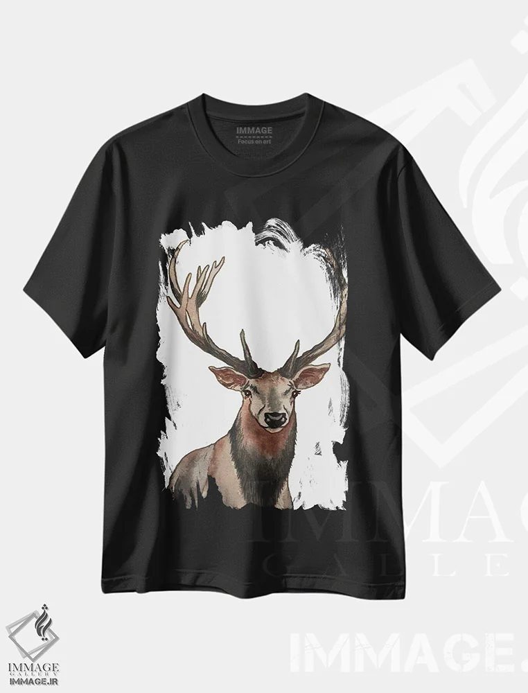 تیشرت مشکی طرح دار گوزن شمالی، دکور کلبه و لژ اثر الیزابت مدلی | immage.ir