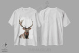 تیشرت سفید طرح دار گوزن شمالی، دکور کلبه و لژ اثر الیزابت مدلی | فروشگاه ایماژ