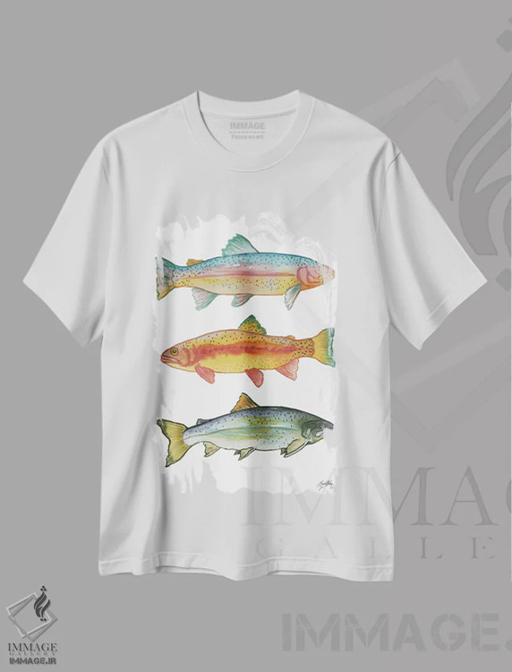 تیشرت سفید طرح دار ماهیگیری در دریاچه، دکور کلبه و لژ اثر الیزابت مدلی | immage.ir