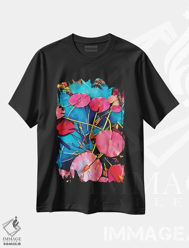 تیشرت مشکی طرح دار شکوفایی زنبق های پاپ، هنر دیجیتال اثر امانوئل سیگنورینو | immage.ir