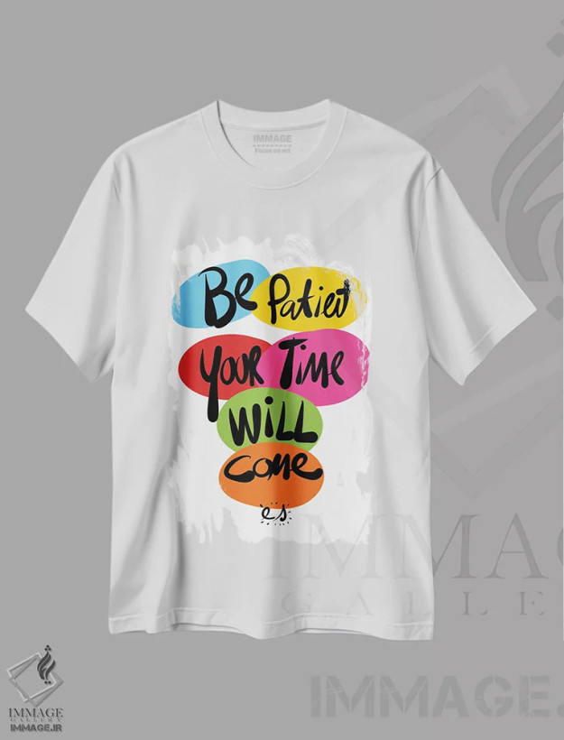 تیشرت سفید طرح دار صبر کن زمانت فرا می رسد، تزئینی اثر امانوئل سیگنورینو | فروشگاه ایماژ