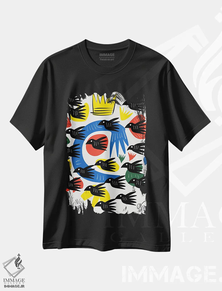 تیشرت مشکی طرح دار پرنده های در حال پرواز، هنر دیجیتال اثر امانوئل سیگنورینو | immage.ir