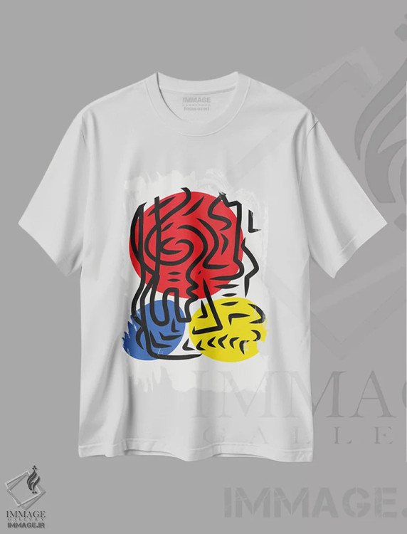 تیشرت سفید طرح دار سه دایره قرمز آبی زرد و خطوط سیاه اثر امانوئل سیگنورینو | immage.ir