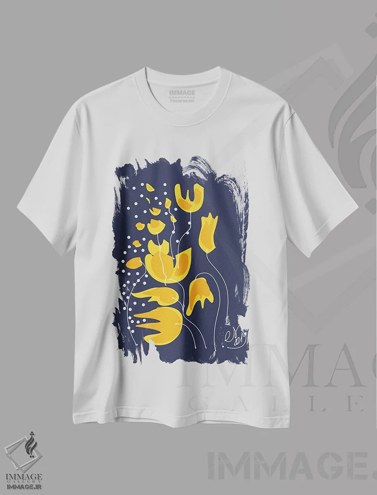 تیشرت سفید طرح دار گل های طلایی در شب، تزئینی اثر امانوئل سیگنورینو | immage.ir