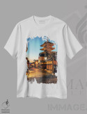 تیشرت سفید طرح دار شهر کیوتو، مدیوم اثر مانجیک پیکچرز | immage.ir