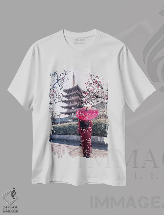 تیشرت سفید طرح دار بانویی با لباس قرمز، مدیوم اثر مانجیک پیکچرز | immage.ir
