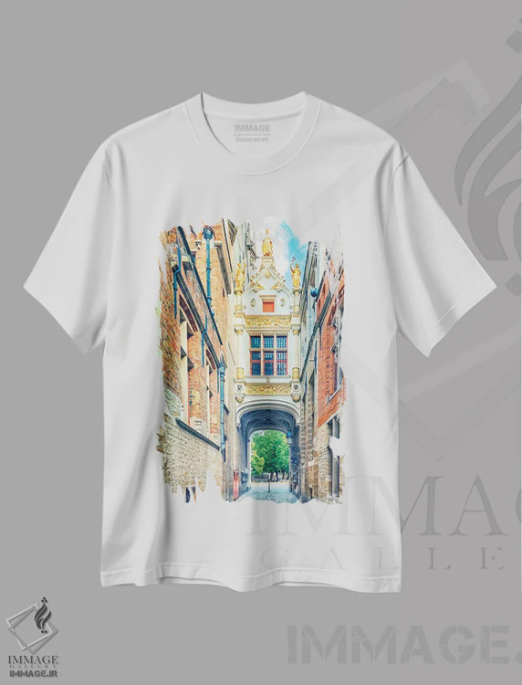 تیشرت سفید طرح دار خیابان در بروژ، مدیوم اثر مانجیک پیکچرز | immage.ir