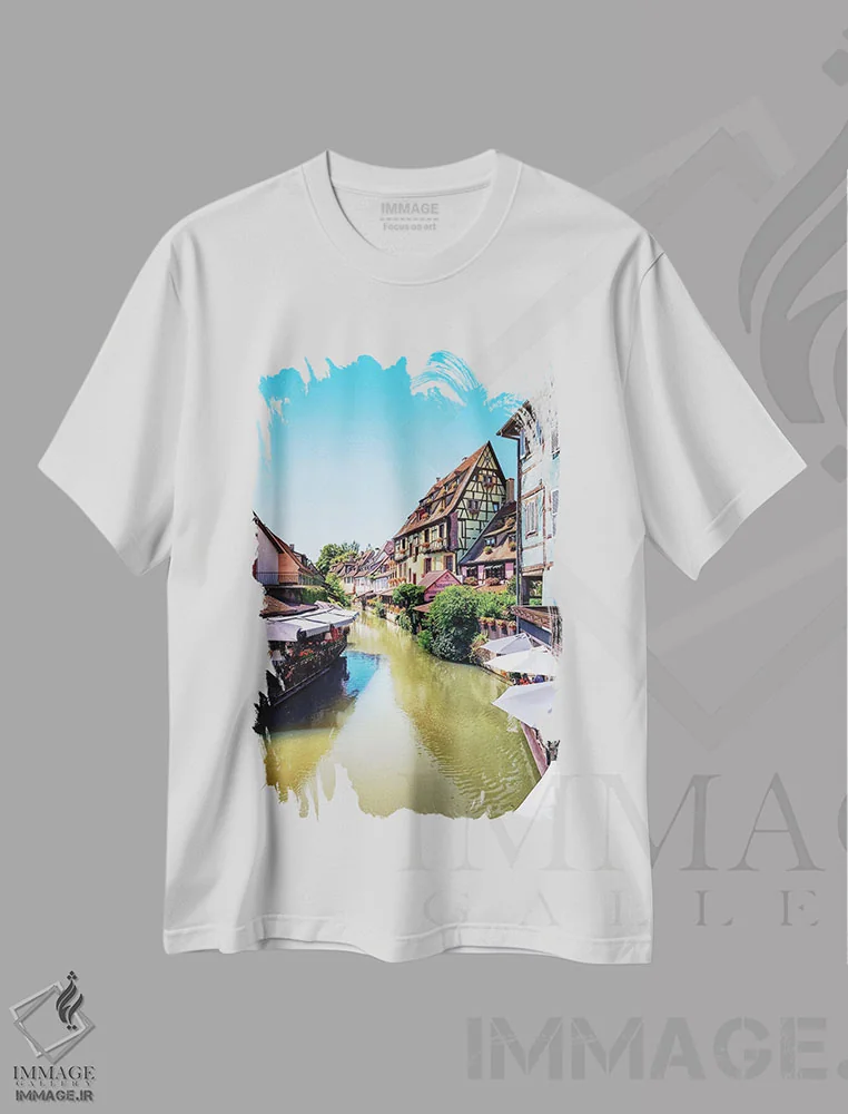 تیشرت سفید طرح دار شهر کولمار، مدیوم اثر مانجیک پیکچرز | فروشگاه ایماژ