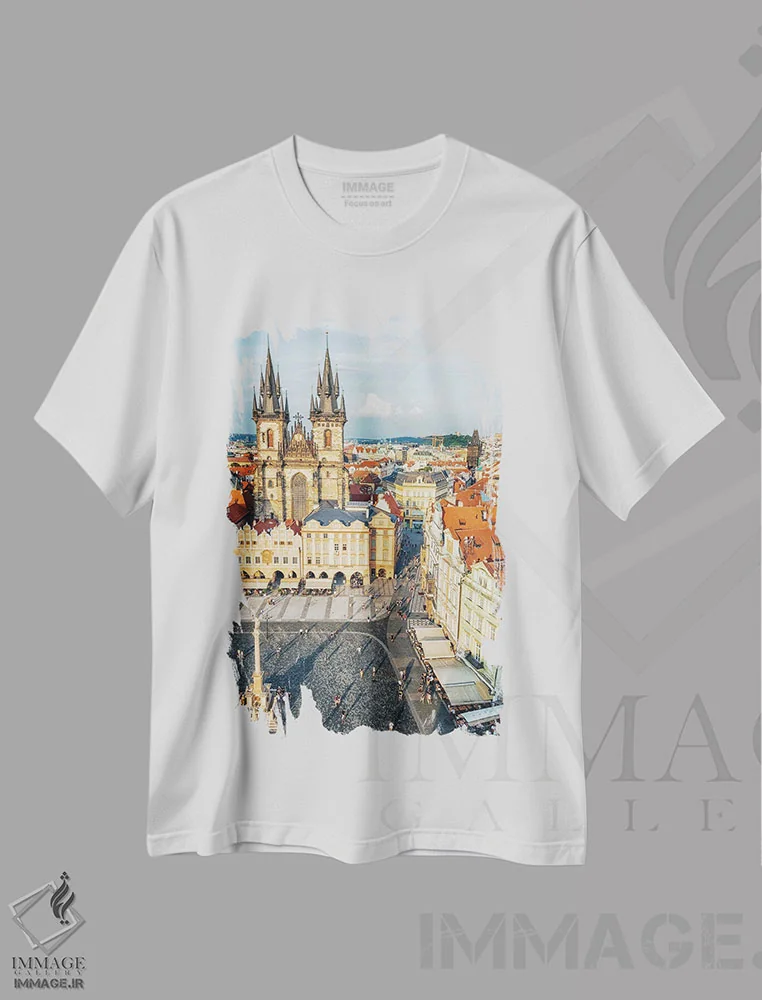 تیشرت سفید طرح دار میدان شهر قدیمی، مدیوم اثر مانجیک پیکچرز | immage.ir
