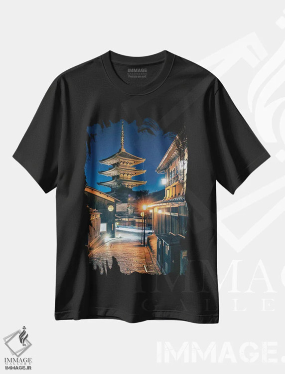 تیشرت مشکی طرح دار شب کیوتو، مدیوم اثر مانجیک پیکچرز | فروشگاه ایماژ