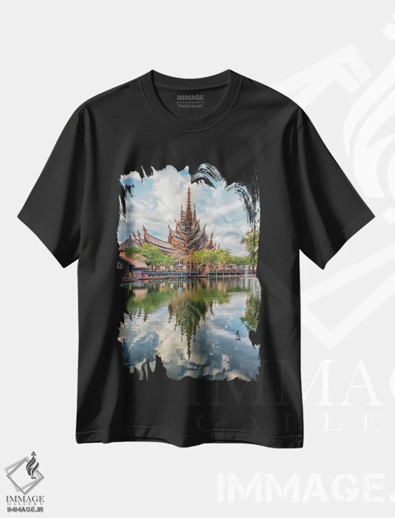 تیشرت مشکی طرح دار کلبه چوبی، مدیوم اثر مانجیک پیکچرز | immage.ir