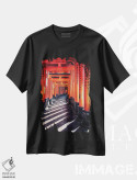 تیشرت مشکی طرح دار معبد فوشیمی ایناری تایشا، مدیوم اثر مانجیک پیکچرز | immage.ir