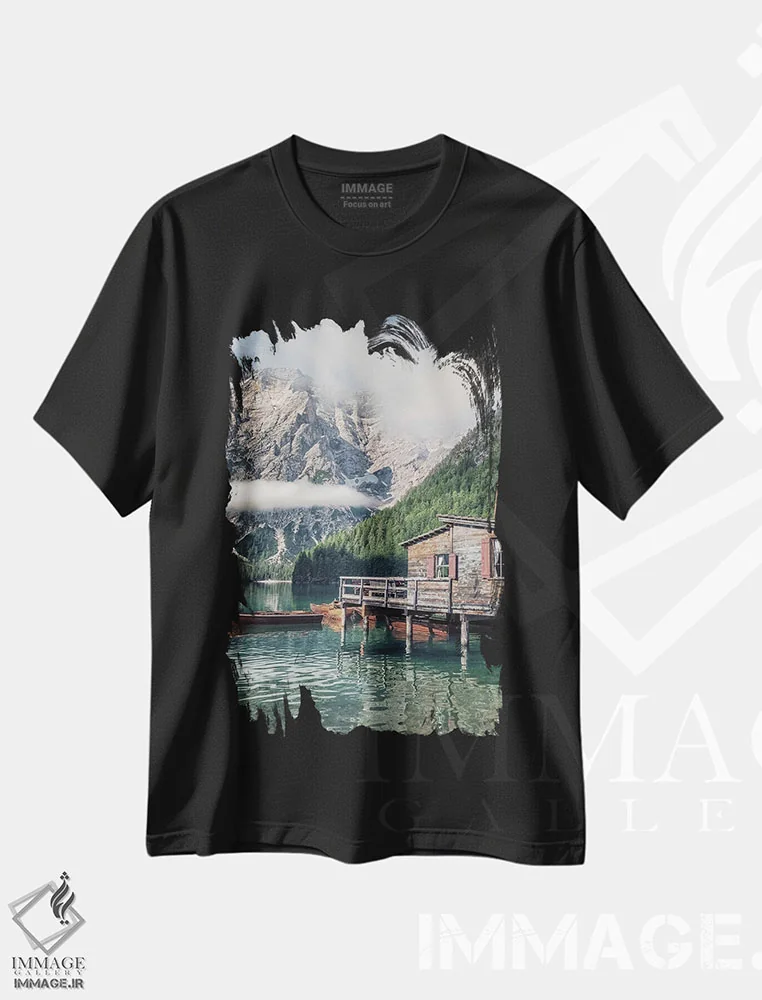 تیشرت مشکی طرح دار کلبه ای کنار دریاچه، مدیوم اثر مانجیک پیکچرز | فروشگاه ایماژ