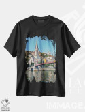 تیشرت مشکی طرح دار معماری شهر لیون، مدیوم اثر مانجیک پیکچرز | فروشگاه ایماژ