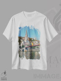 تیشرت سفید طرح دار معماری شهر لیون، مدیوم اثر مانجیک پیکچرز | immage.ir