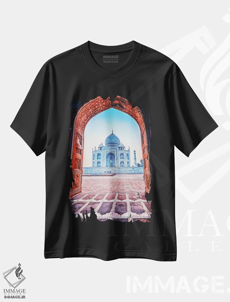 تیشرت مشکی طرح دار تاج آبی، دکور آسیایی اثر مانجیک پیکچرز | immage.ir