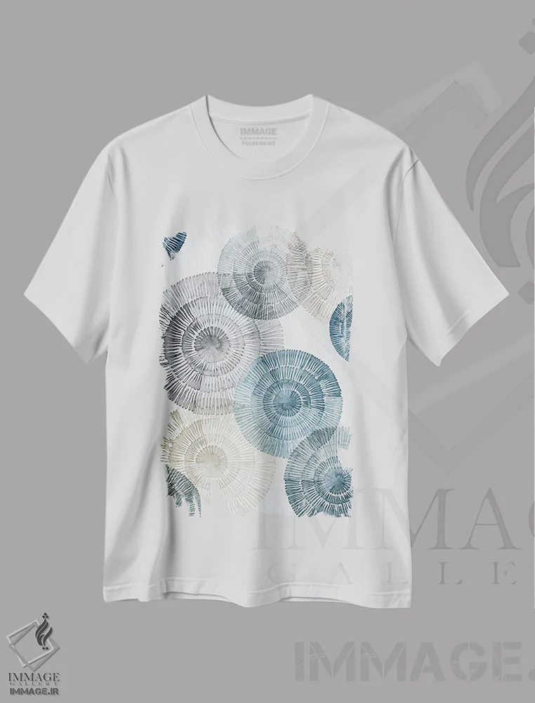 تیشرت سفید طرح دار خیالپردازی ریتمیک آبی ۱، آبستره اثر اما پیل | فروشگاه ایماژ