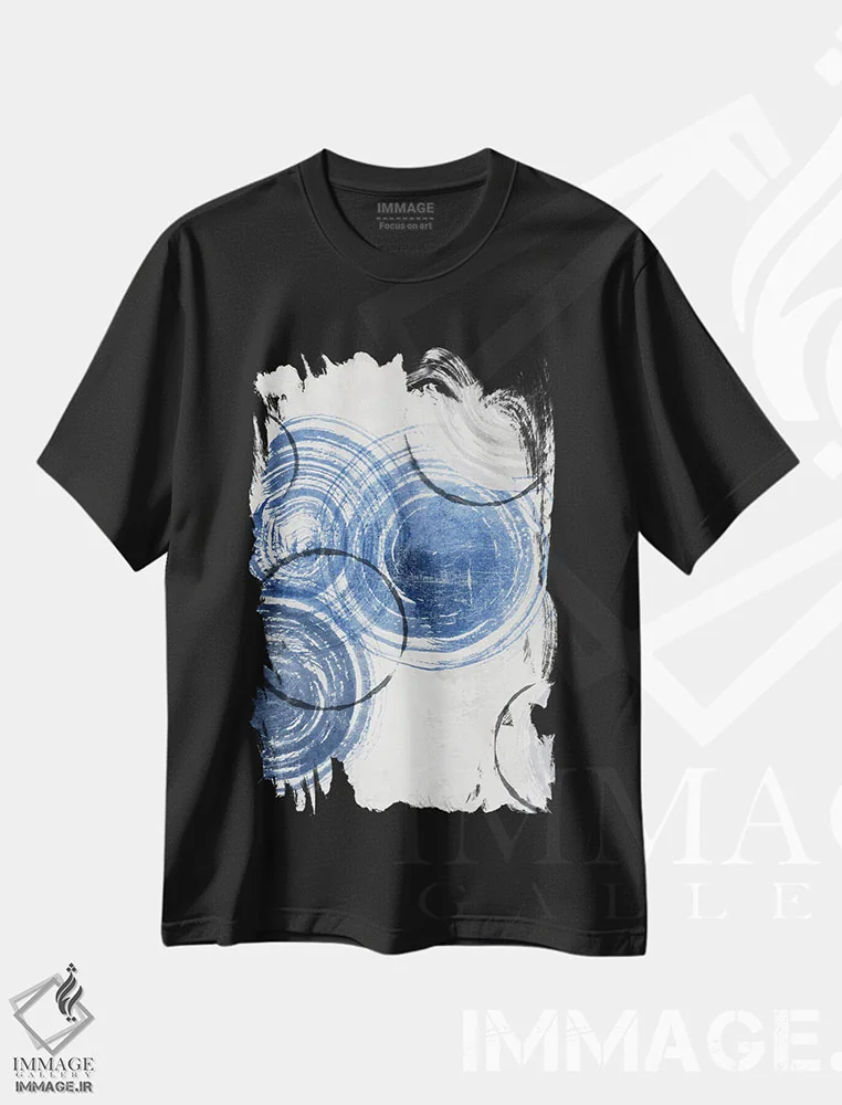 تیشرت مشکی طرح دار رقص کیهانی یاقوت کبود ۱، آبستره اثر اما پیل | immage.ir