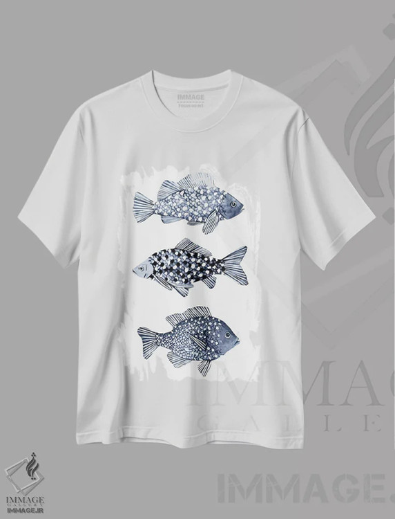 تیشرت سفید طرح دار ماهی آبی ۱، دکور ساحلی اثر اما اسکاروی | immage.ir