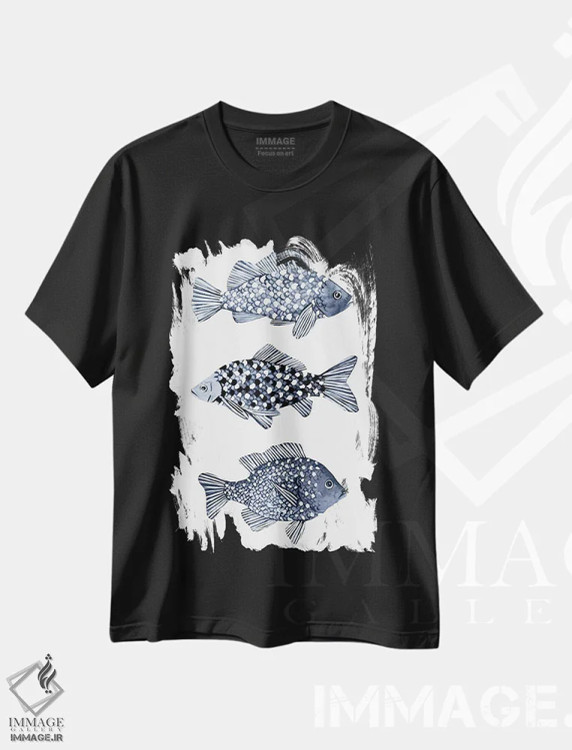 تیشرت مشکی طرح دار ماهی آبی ۱، دکور ساحلی اثر اما اسکاروی | فروشگاه ایماژ