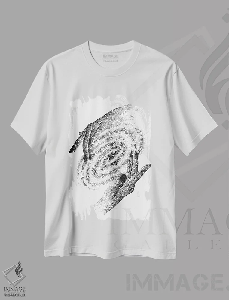تیشرت سفید طرح دار ما جهان هستیم، نقاشی و تصویرگری سیاه و سفید اثر الا مازور | immage.ir