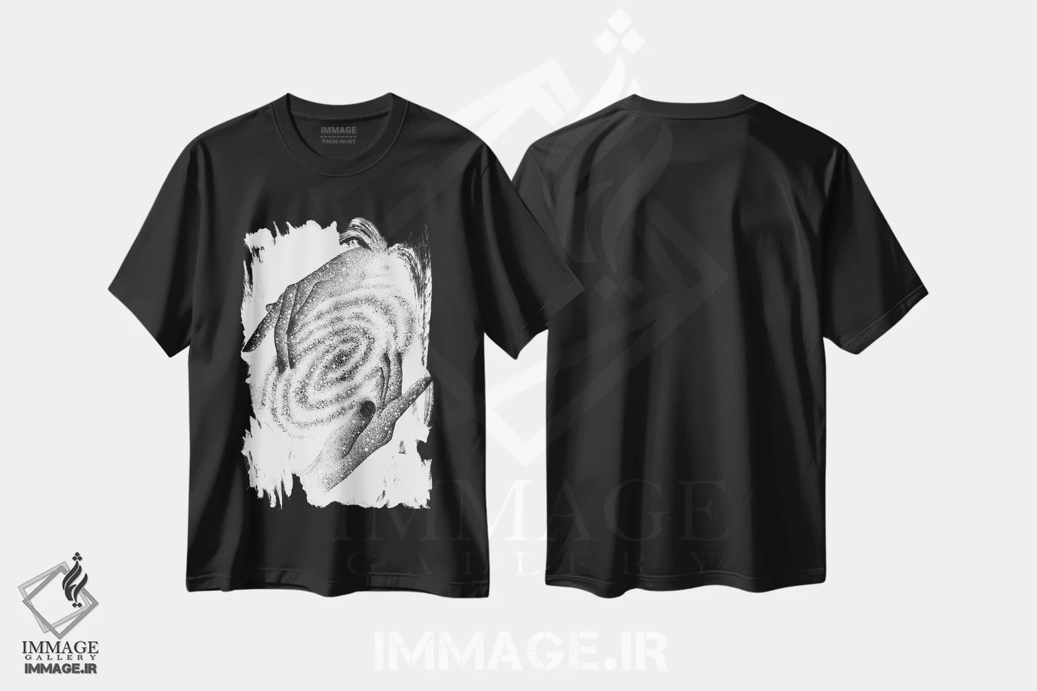 تیشرت مشکی طرح دار ما جهان هستیم، نقاشی و تصویرگری سیاه و سفید اثر الا مازور | فروشگاه ایماژ