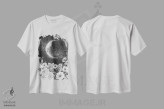 تیشرت سفید طرح دار نور مهتاب در باغ، نقاشی و تصویرگری سیاه و سفید اثر الا مازور | immage.ir