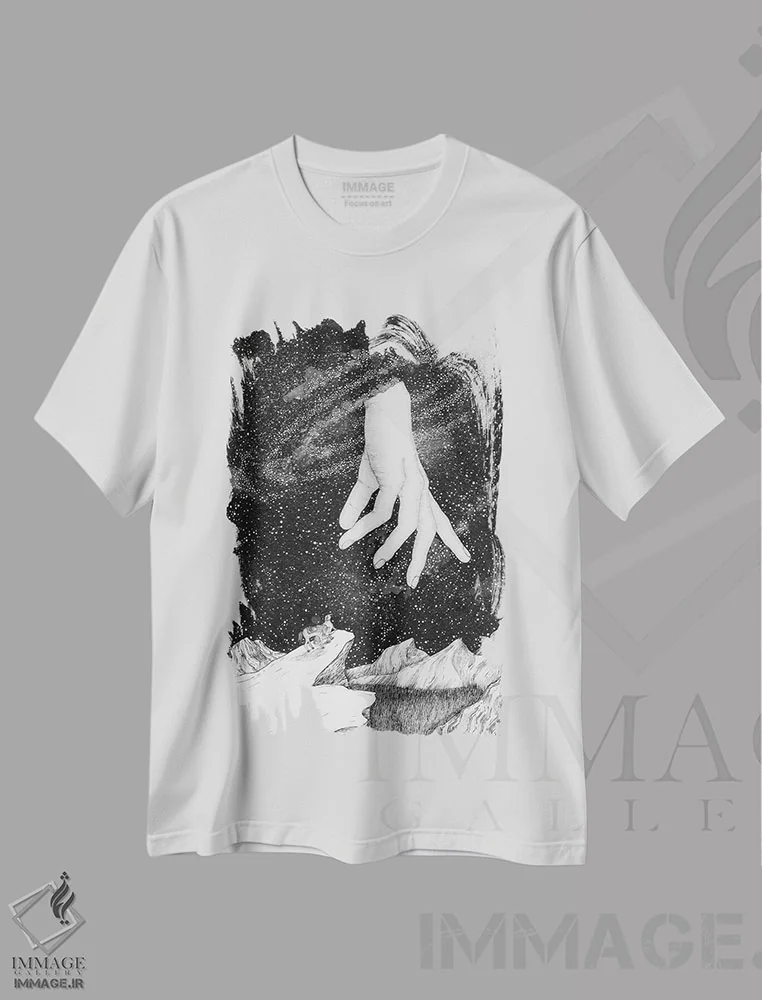 تیشرت سفید طرح دار دروازه، نقاشی و تصویرگری سیاه و سفید اثر الا مازور | immage.ir
