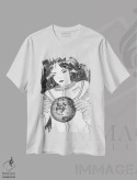 تیشرت سفید طرح دار آفریننده، نقاشی و تصویرگری سیاه و سفید اثر الا مازور | immage.ir