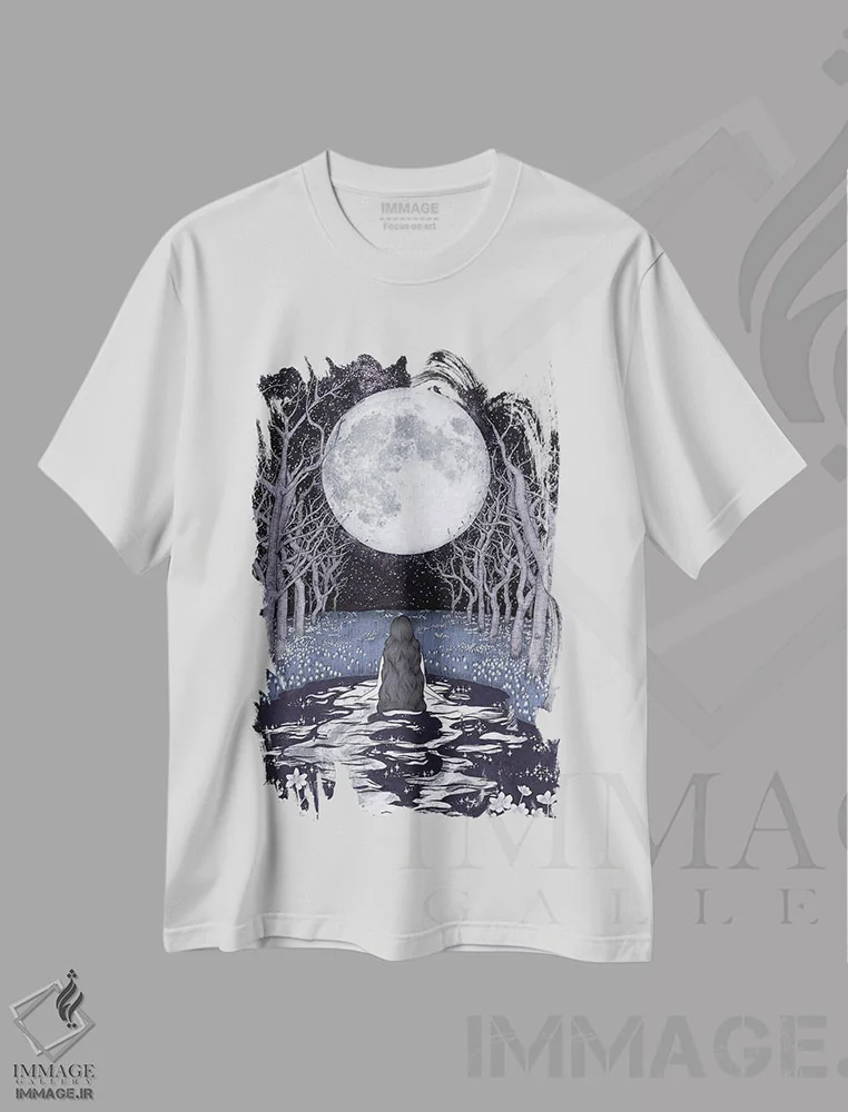 تیشرت سفید طرح دار حمام کننده مهتاب، هنر دیجیتال اثر الا مازور | immage.ir