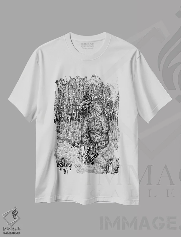 تیشرت سفید طرح دار غار شاه خرس، نقاشی و تصویرگری سیاه و سفید اثر الا مازور | immage.ir
