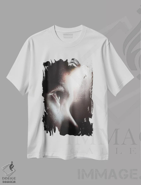 تیشرت سفید طرح دار خودکاوی، عکاسی ترکیبی اثر ای ان.پی اس | immage.ir