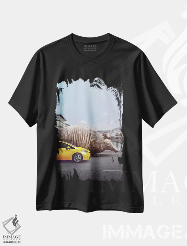 تیشرت مشکی طرح دار آرمادیلوی غریبه، عکاسی ترکیبی اثر ای ان.پی اس | فروشگاه ایماژ