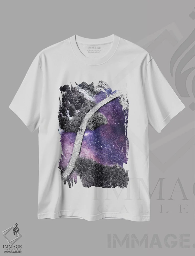 تیشرت سفید طرح دار ما همه گردشگریم، عکاسی ترکیبی اثر ای ان.پی اس | immage.ir