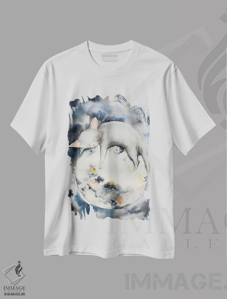 تیشرت سفید طرح دار خوابیدن روی ماه، مدیوم اثر اوگنیا اسمیرنوا | immage.ir