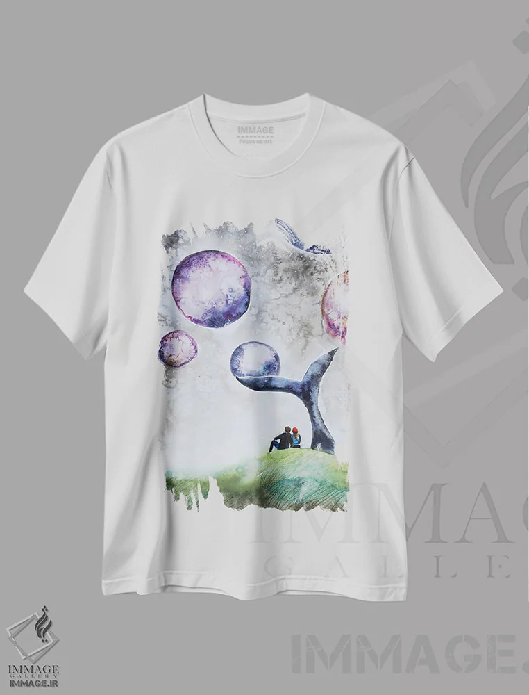 تیشرت سفید طرح دار زیر دُم نهنگ، مدیوم اثر اوگنیا اسمیرنوا | immage.ir