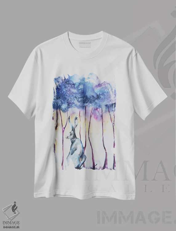 تیشرت سفید طرح دار در جنگل شبانه، مدیوم اثر اوگنیا اسمیرنوا | immage.ir
