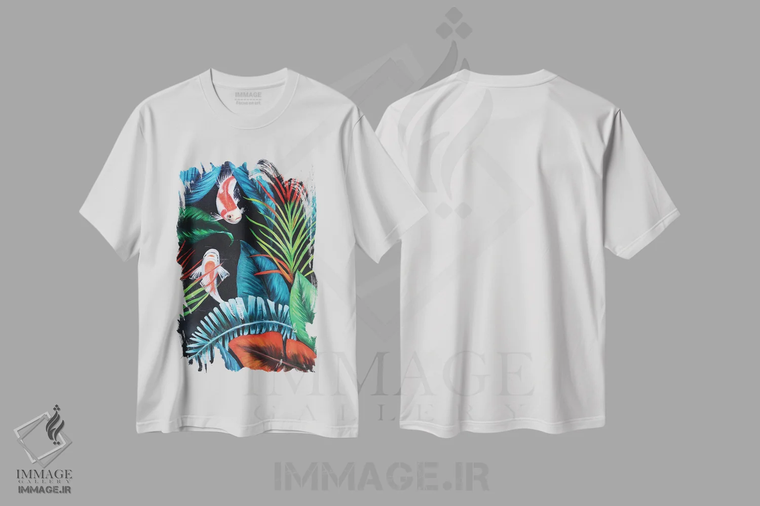 تیشرت سفید طرح دار در میان برگ ها، تزئینی اثر اوگنیا اسمیرنوا | فروشگاه ایماژ