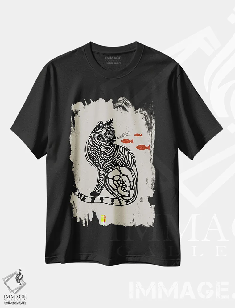 تیشرت مشکی طرح دار گربه به سبک لینوکات، دست نقاشی و طراحی دستی اثر اوگنیا اسمیرنوا | immage.ir