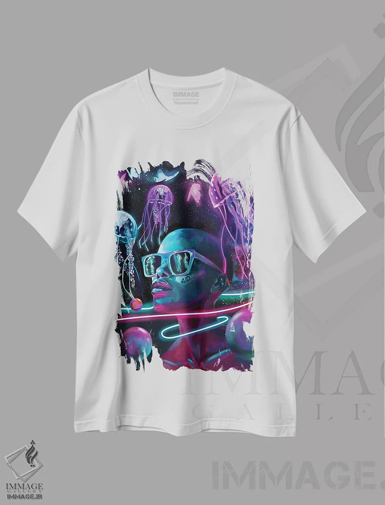 تیشرت سفید طرح دار رویاهای نئونی، هنر آمریکایی آفریقایی تبار اثر ابن نواکپانی | immage.ir