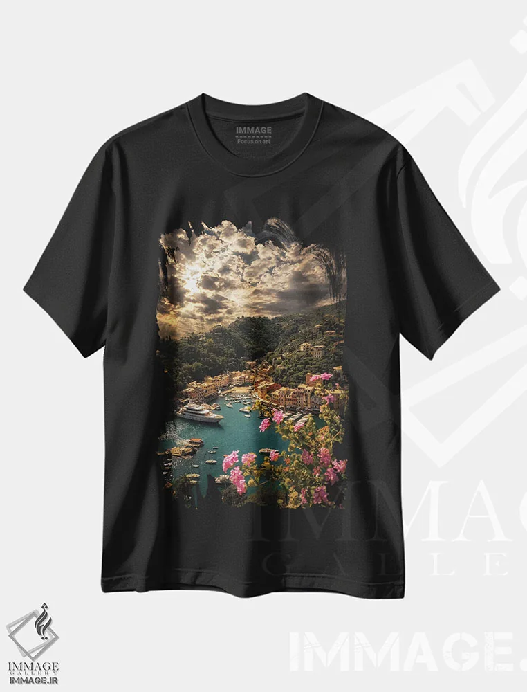 تیشرت مشکی طرح دار نمای پانورامای پورتوفینو، عکاسی فوق واقع گرا اثر انزو رومانو | فروشگاه ایماژ