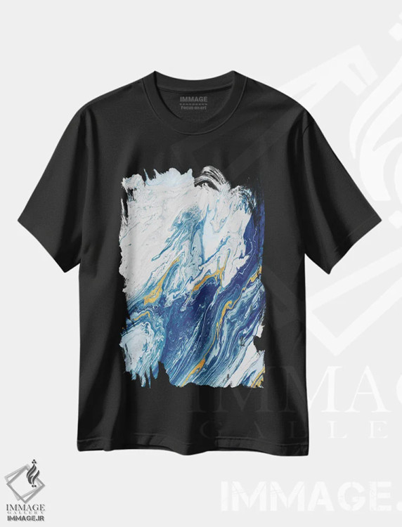 تیشرت مشکی طرح دار ساحل با موج های آبی اثر ام. مرکادو | immage.ir