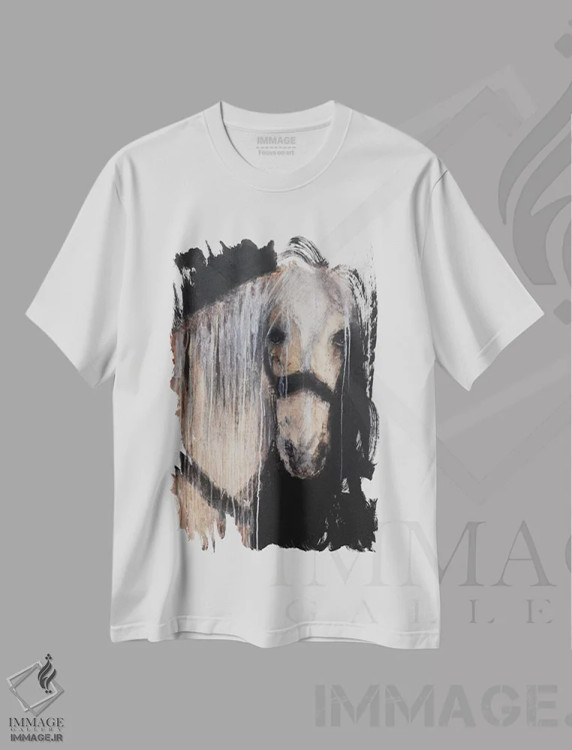 تیشرت سفید طرح دار سوار روح، دکور روستایی اثر ارین اشلی | immage.ir