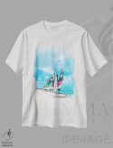 تیشرت سفید طرح دار قایق های رنگارنگ، دکور ساحلی اثر ارین سامر | immage.ir