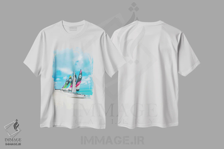 تیشرت سفید طرح دار قایق های رنگارنگ، دکور ساحلی اثر ارین سامر | immage.ir