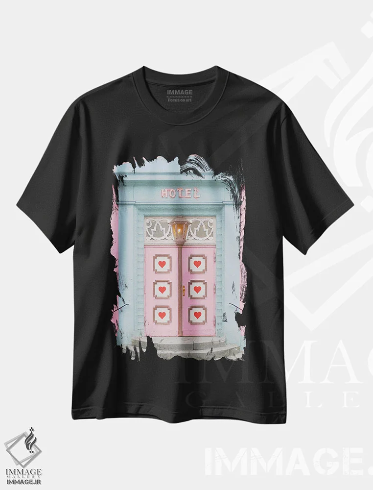تیشرت مشکی طرح دار مسافرخانه عشق، باربیکور اثر ارین سامر | فروشگاه ایماژ